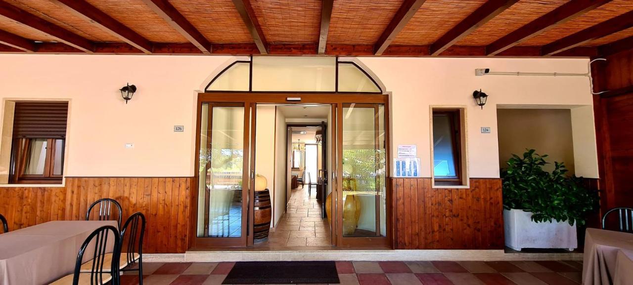 Bed And Breakfast La Terrazza 치스테르니노 외부 사진
