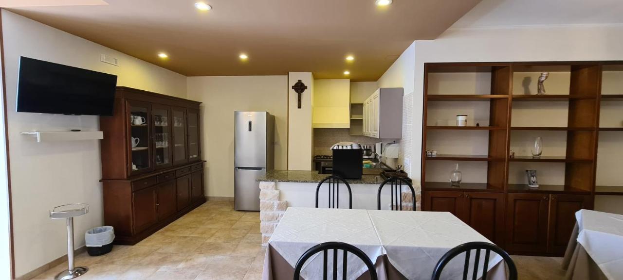 Bed And Breakfast La Terrazza 치스테르니노 외부 사진